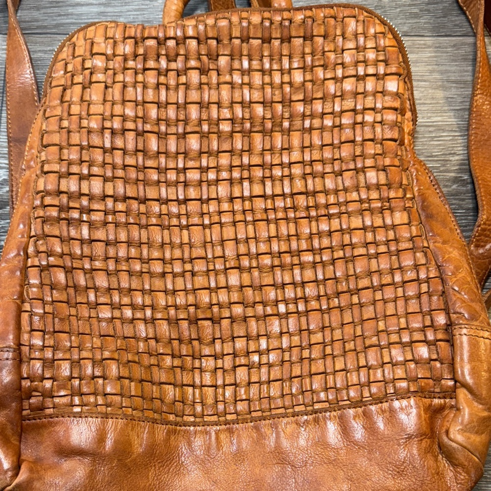 Vilenca Holland Brown Leather Backpack - Picture 3 of 11